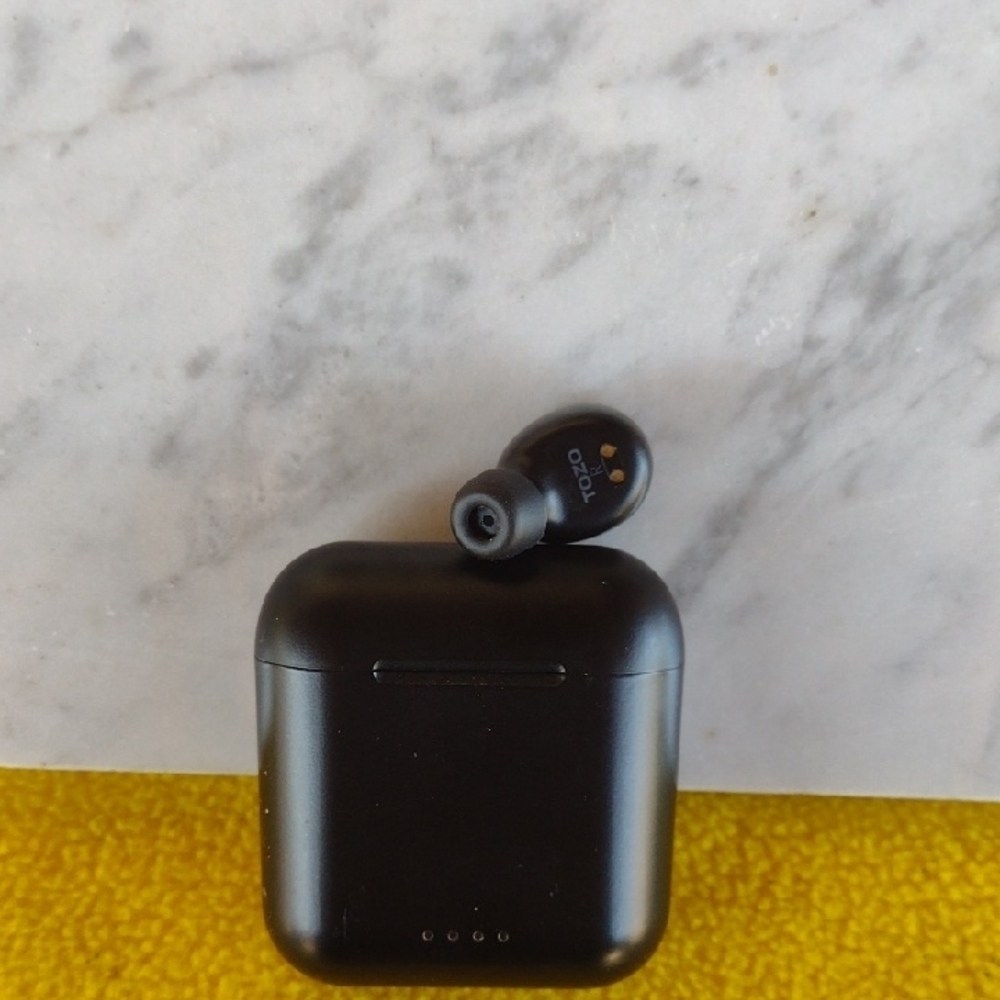 Tozo Black Wireless Earbuds with Charging Case NWOT